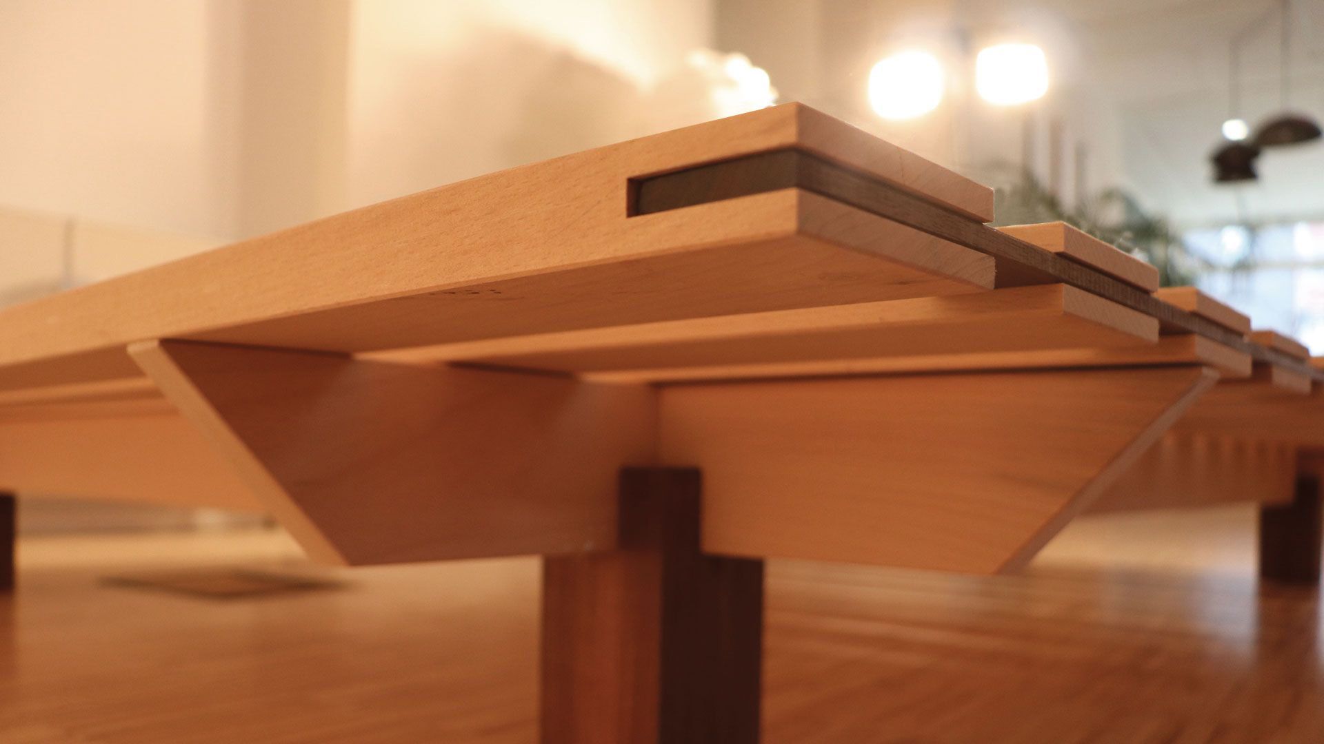 Solide Tischlerarbeit, produziert in Deutschland.