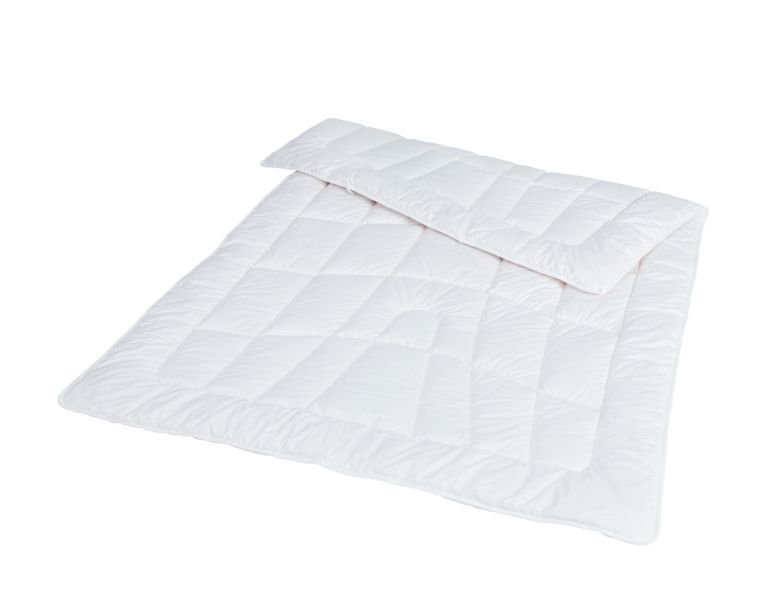 Leichte Sommerdecke mit Bio-Baumwoll Bezug.